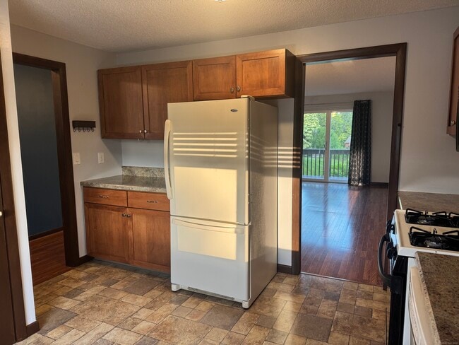 Building Photo - 211 Skyview Dr