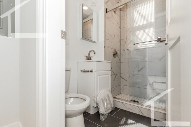 Foto del edificio - Beautiful 1 Bedroom Available Now