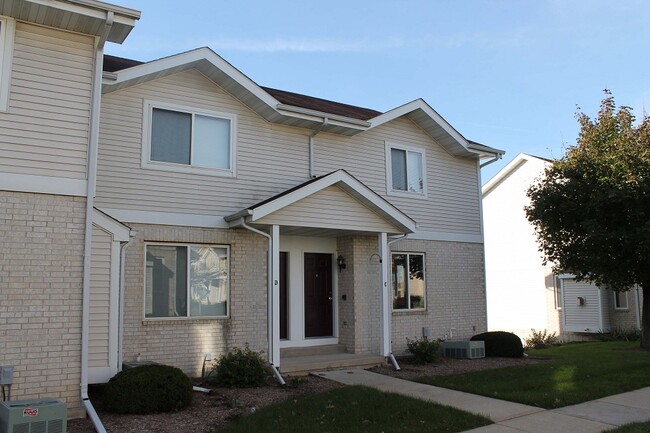 Building Photo - Madison Townhomes