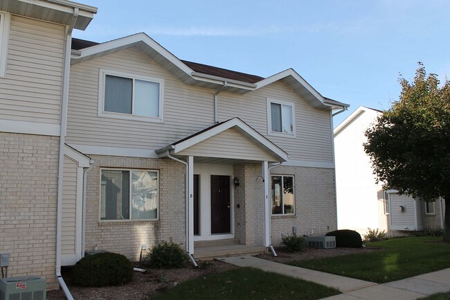 Building Photo - Madison Townhomes – Scenic View