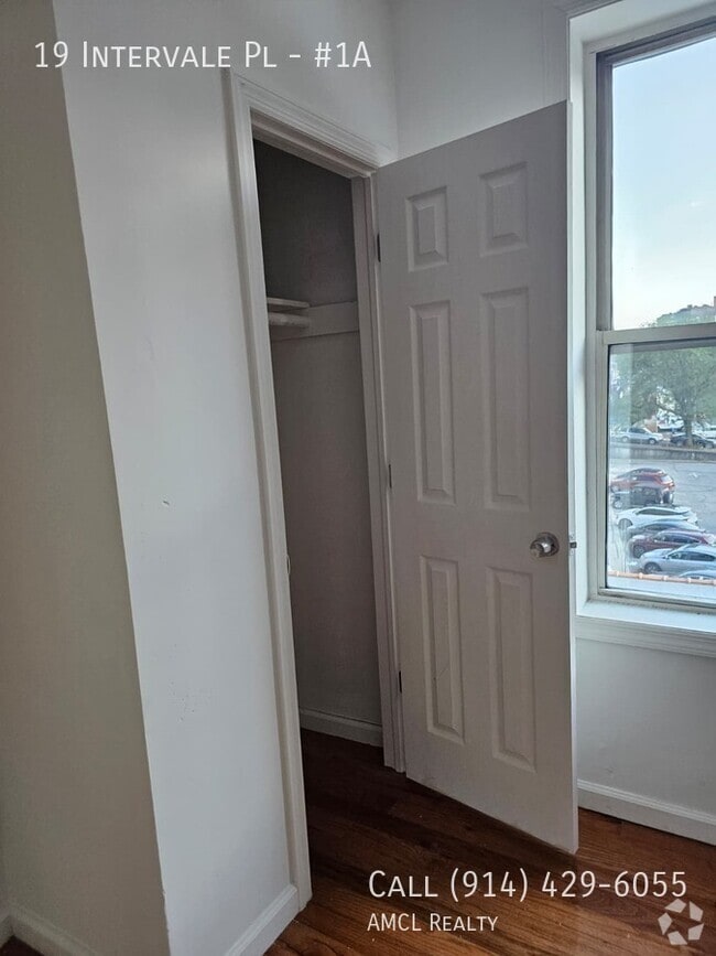 Building Photo - 19 Intervale Pl