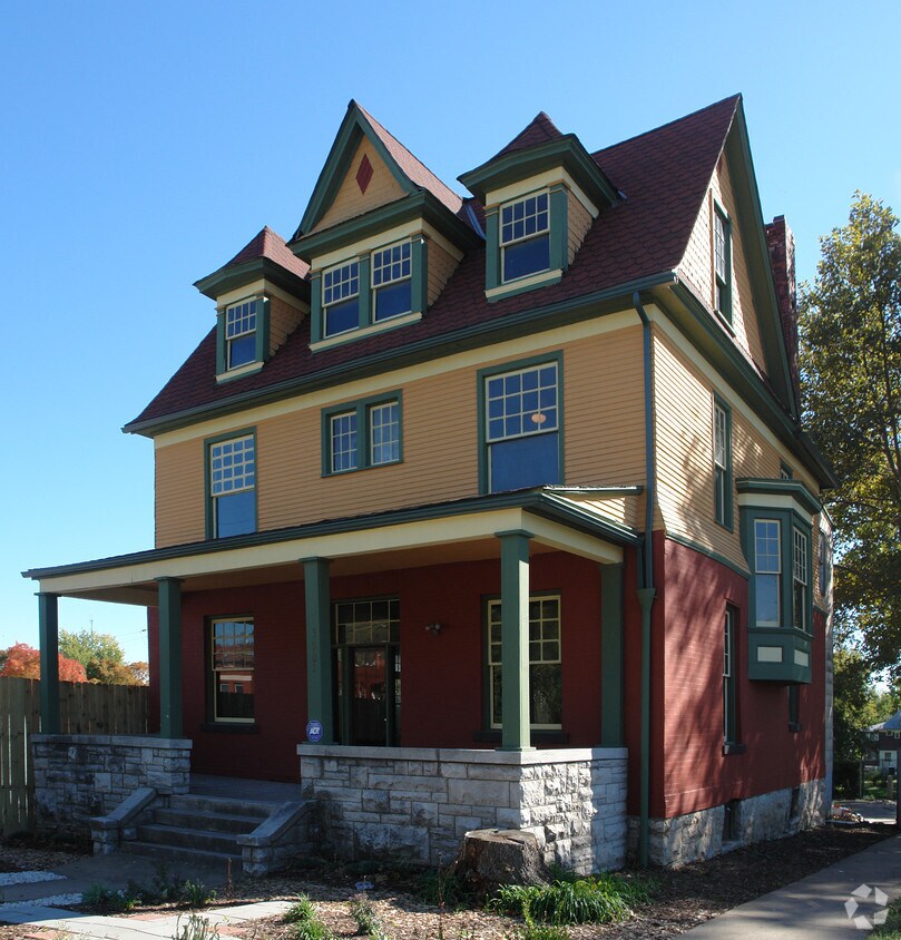 Primary Photo - 3001 E 9th St