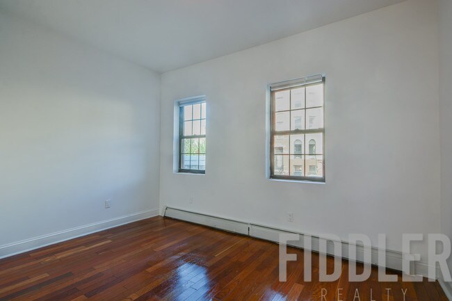 Building Photo - 270 Throop Ave
