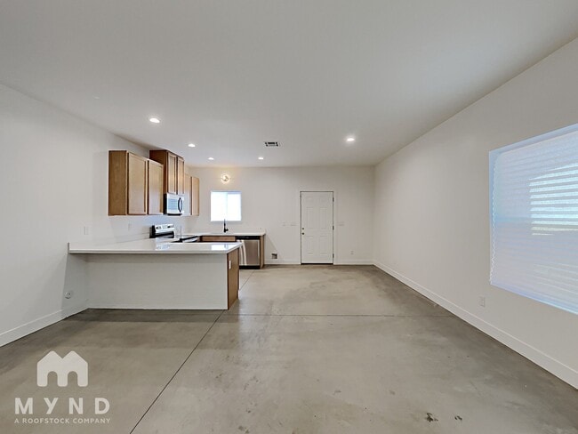 Building Photo - 909 S 5th Ave Unit 2