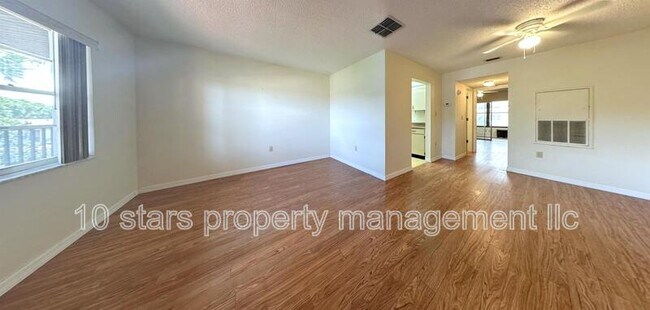 Foto del edificio - 2444 Enterprise Rd