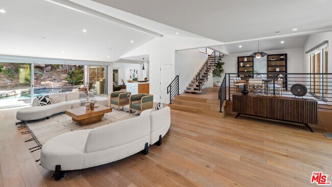 Building Photo - 9336 Hazen Dr