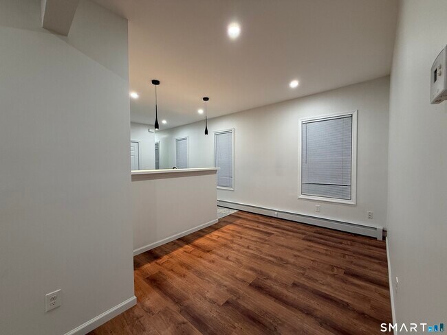 Building Photo - 53 Mahl Ave