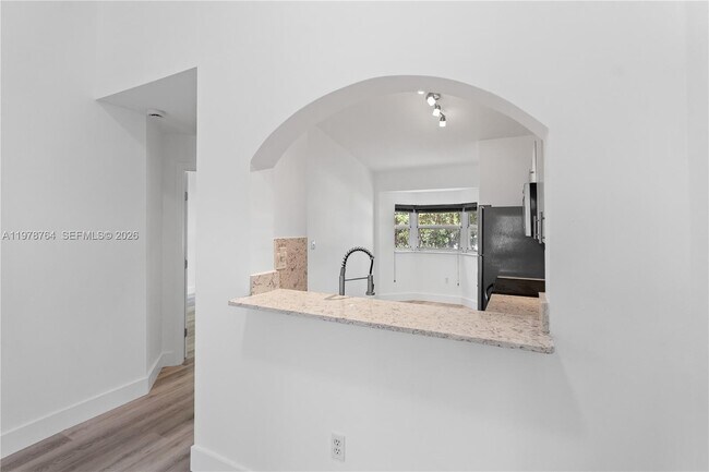 Building Photo - 2930-2912 SE 12th Rd