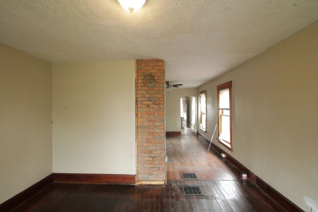 Foto del edificio - 2 Bedroom single family home with fenced i...