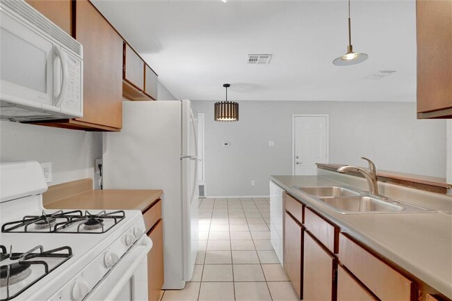 Building Photo - 7100 Barnsdale Way