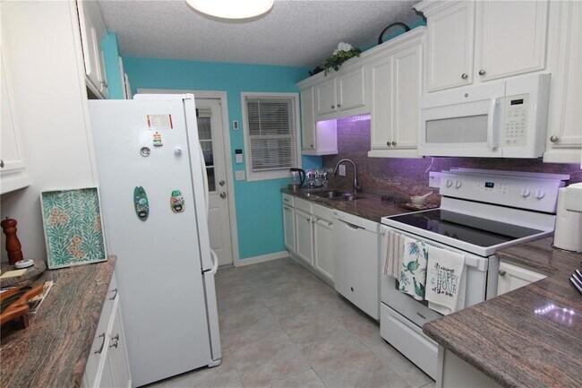 Foto del edificio - 1207 Lakehouse Ct