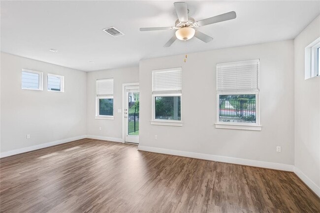 Foto del edificio - 7207 Harmony Shoals Bnd