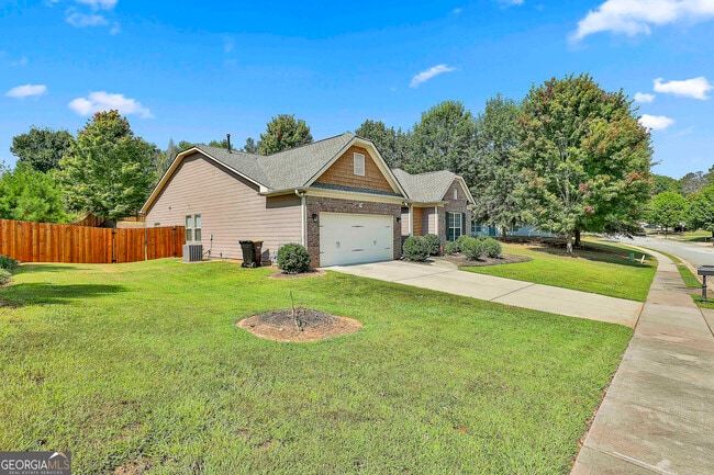 Building Photo - 205 Inverness Ave