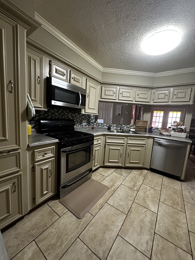 Kitchen with built in cabinets - 4804 Forest Ct