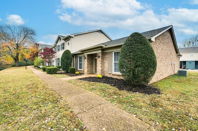 Photo - Awesome 2BE/BA townhouse in Bellevue!