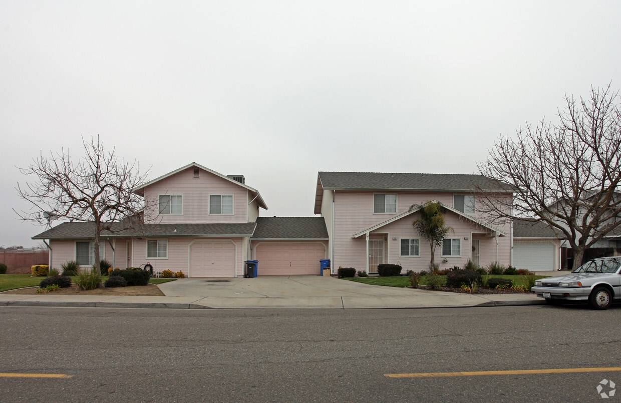 Building Photo - 2580-2584 Porsche Strasse Rd