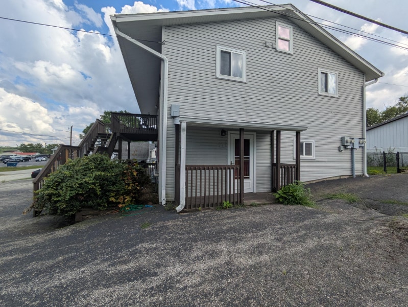 Foto principal - 209 W Oak St