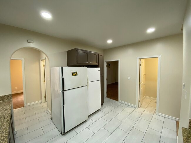 Building Photo - 1234 W 37th Dr