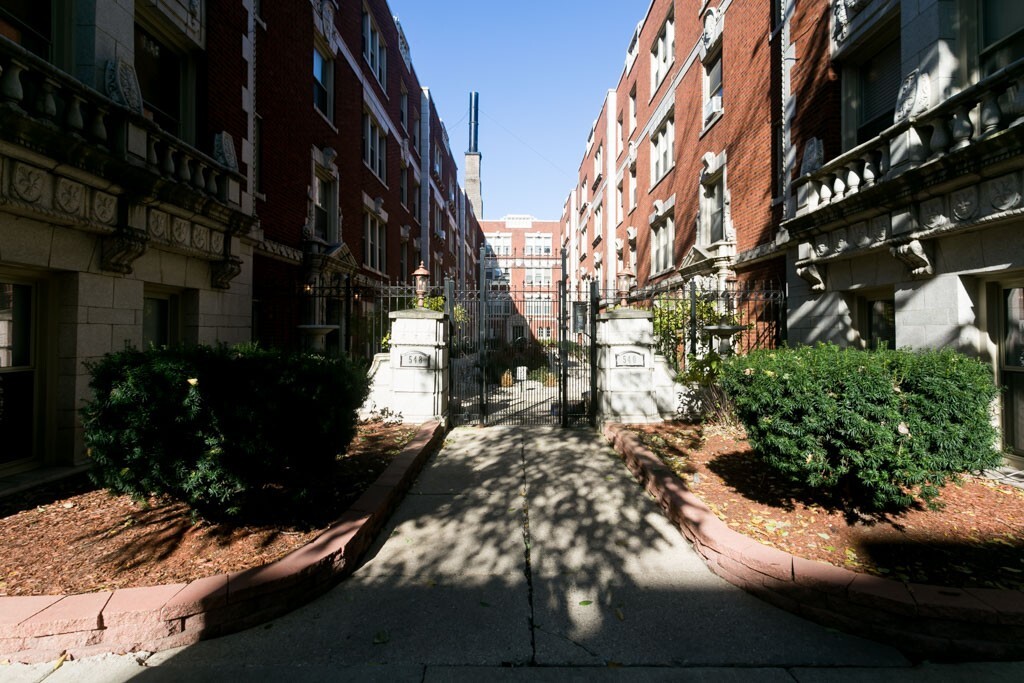 Foto principal - 551 W Surf St