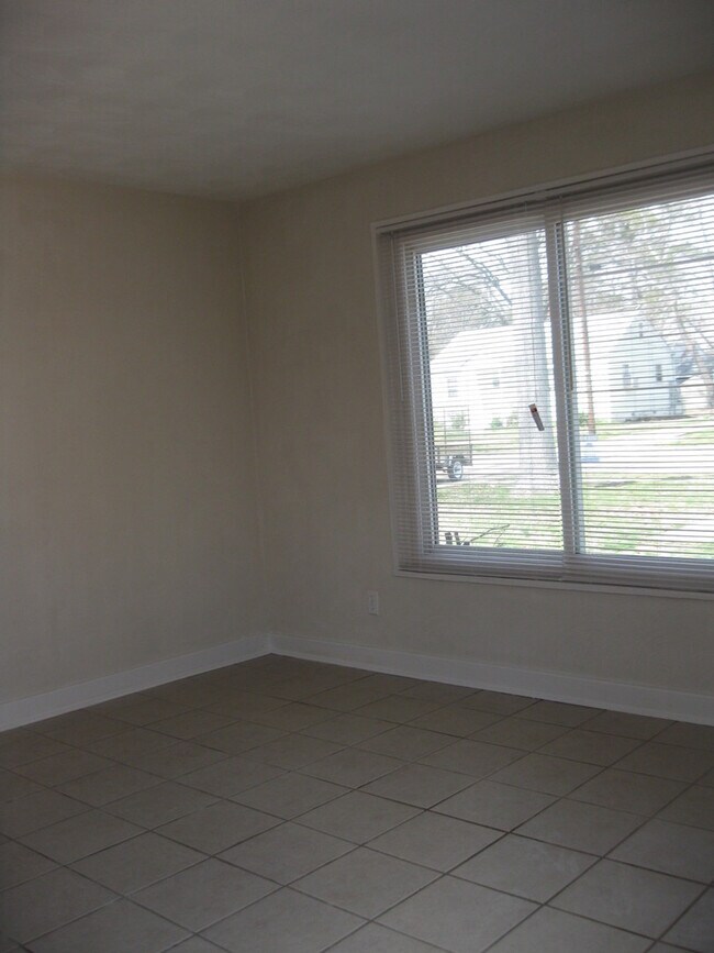 Foto del edificio - 327/329 Woodview Ave