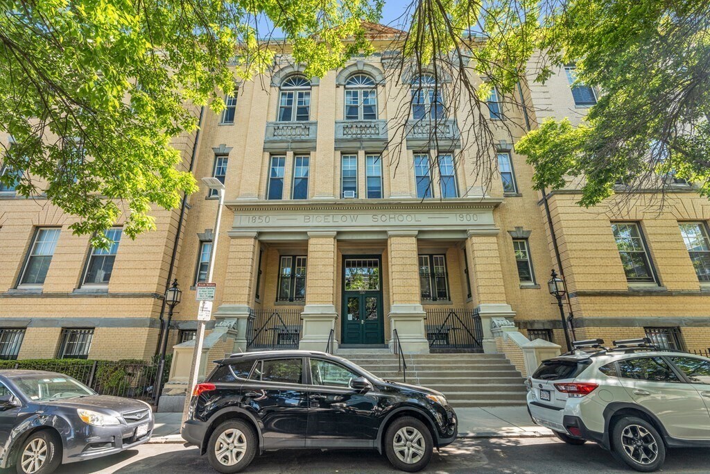 Primary Photo - 350 W Fourth St