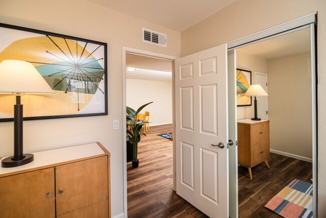 Building Photo - Union On Bellevue - Near The U of A