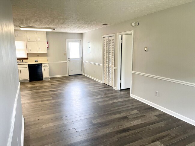 Foto del edificio - Welcome to this charming 1-bedroom, 1-bath...