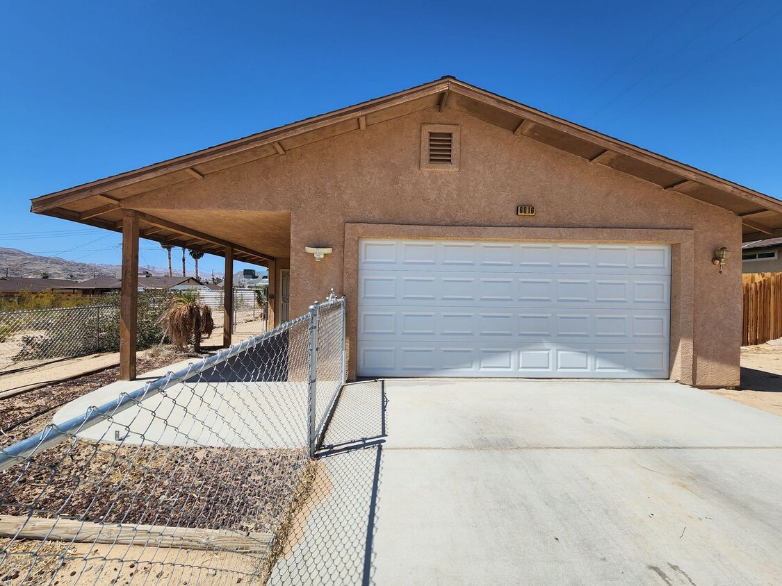 Primary Photo - Great 3 Bedroom/2 Bath Fully Furnished!