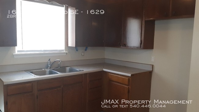 Building Photo - 2 bedroom duplex near Garden City