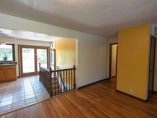 Foto del edificio - 2536 E 8th St