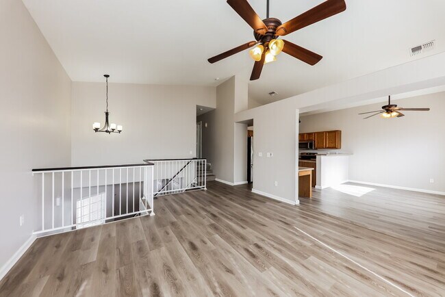 Foto del edificio - 4627 E Stanford Ave