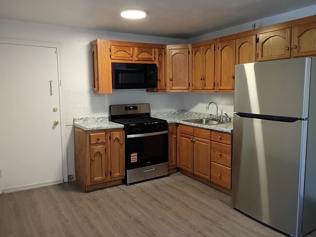 Building Photo - 10 Tiffany Rd