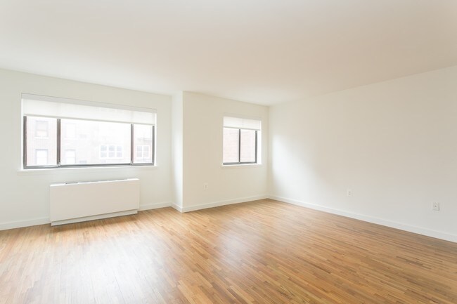 Building Photo - 309 W 30th St