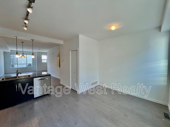 Building Photo - 625 Boynton Pl