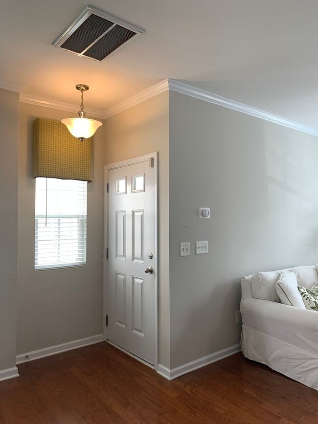 Building Photo - Perfectly Located 2 Bedroom Suite Townhome...