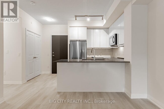 Building Photo - 3270 Sheppard Ave E