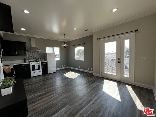 Building Photo - 3151 W 132nd St