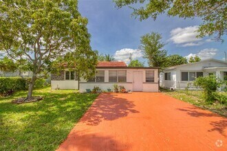 Building Photo - 6240 SW 22nd Ct
