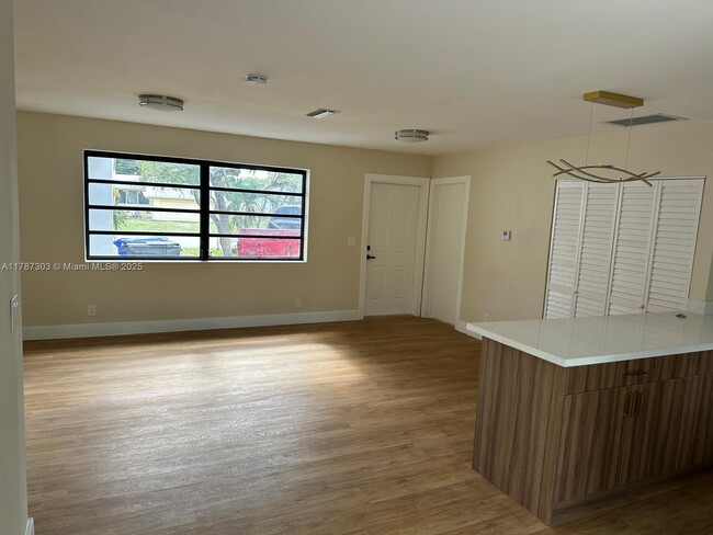Foto del edificio - 750 S 61st Terrace