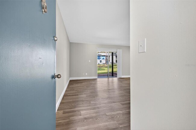 Foto del edificio - 612 Bass Ct