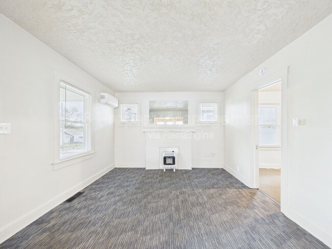 Building Photo - 4028 E 68th Terrace