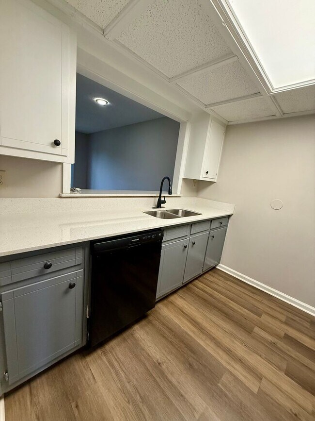Foto del edificio - 2 bed / 1.5 bath townhome in Oakwood