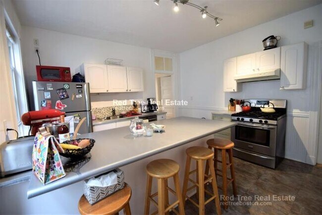 Foto del edificio - 4 bedroom in Boston MA 02130
