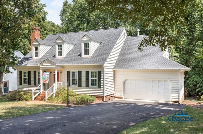 Building Photo - WONDERFUL WOODLAKE HOME WITH 1ST FLOOR BED...