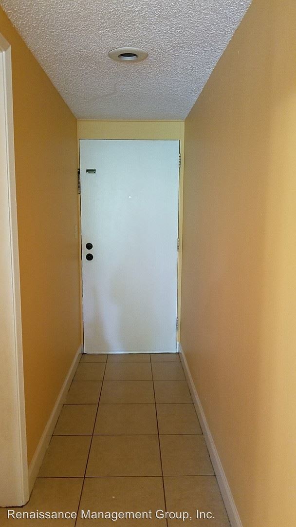 Foto del edificio - 8415 Forest Hills Dr