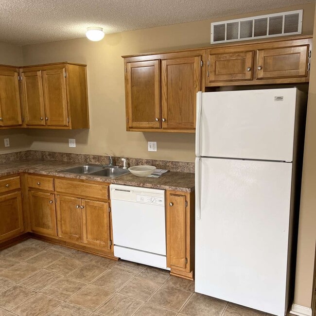 Building Photo - 425 Hawthorne Blvd