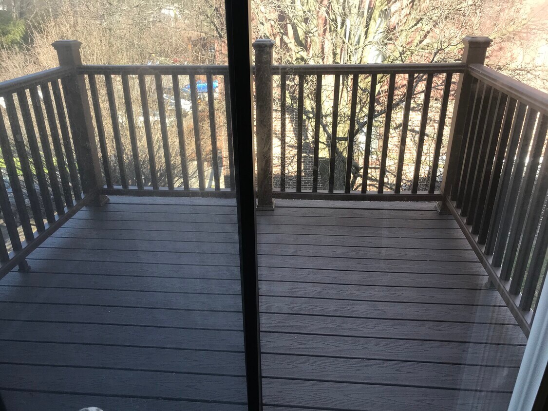 Deck - 5200 Hilltop Dr