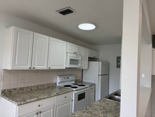 Foto del edificio - ** Sweeeet Deal! 2 Bedroom 1 Bath** Hablam...