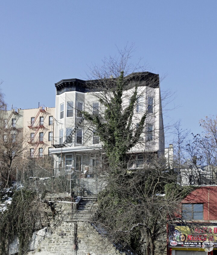 Building Photo - 3341 Webster Ave