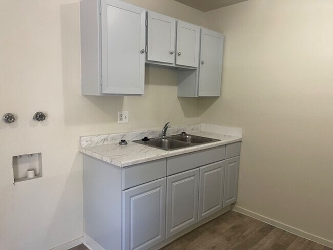 Foto del edificio - Clean 2 bedroom Duplex Near UNR